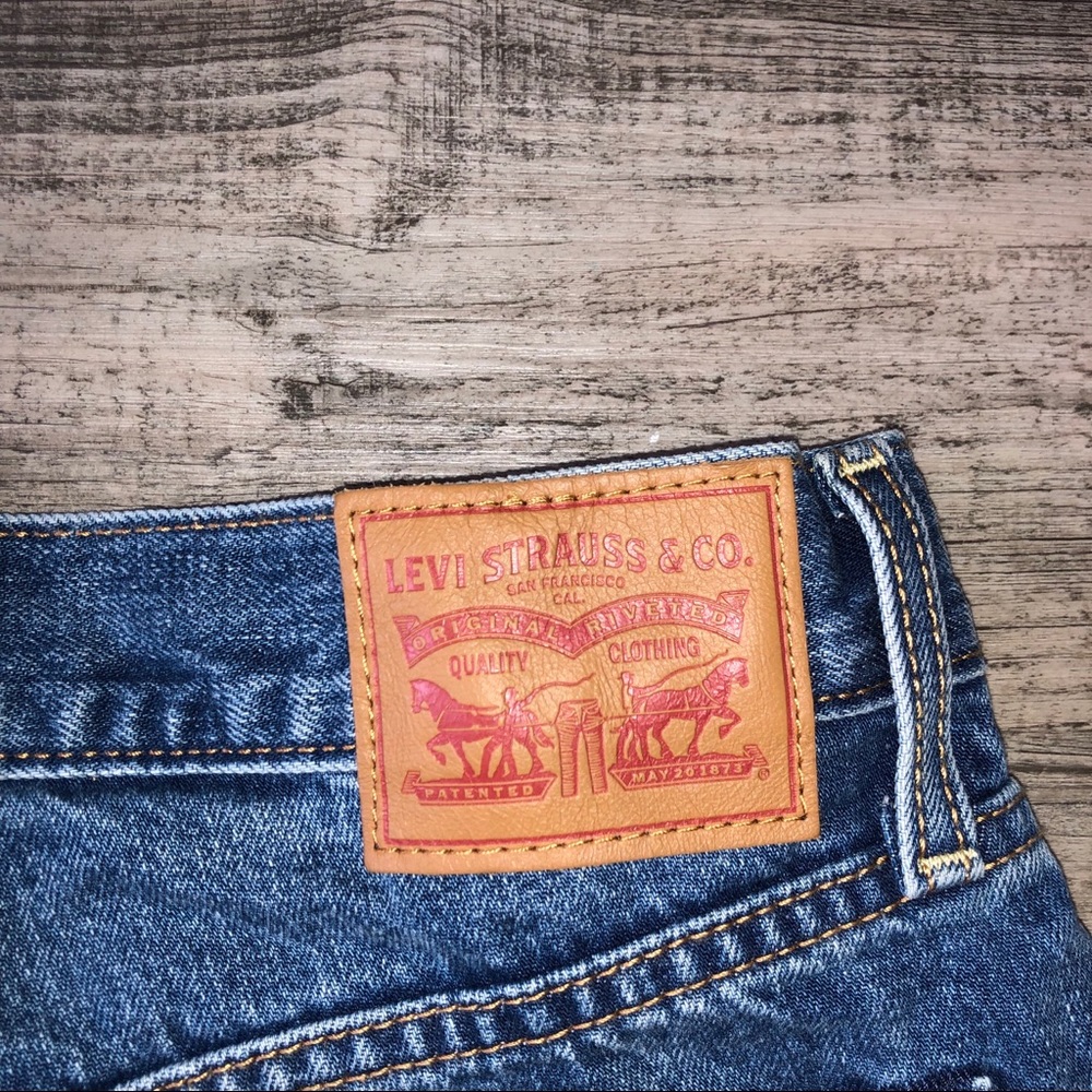 LEVI’S SHORTS!!! - Picture 2 of 4